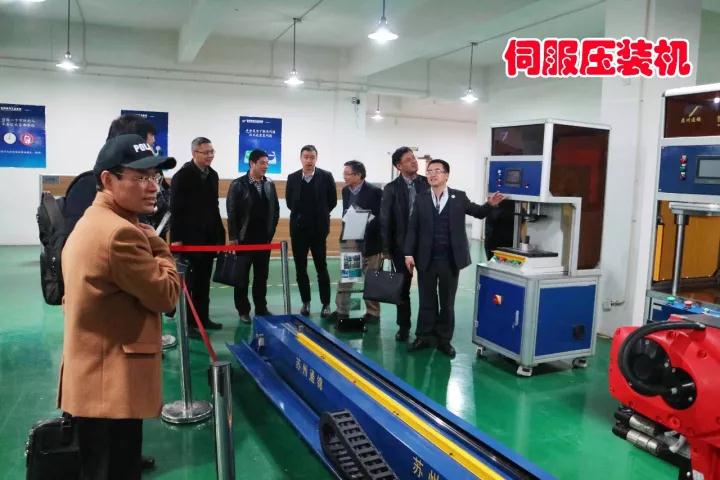 高新區(qū)機(jī)電商會考察蘇州通錦精密工業(yè)股份有限公司